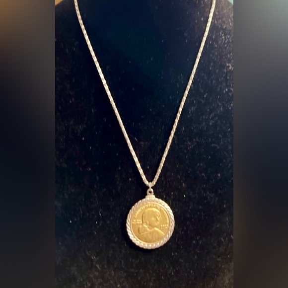 American Indian Relief council 2013 coin Pendant On Silver-Tone Chain - Picture 4 of 7